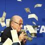 Blatter 'atacado' com dólares em Zurique 