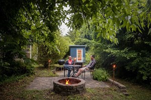 Americanos começam a viver em casas de bonecas