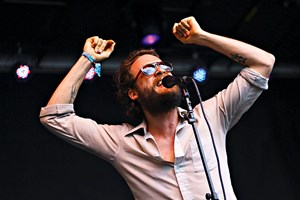 Father John Misty prepara a consagração no Coliseu