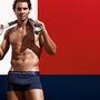 Rafael Nadal despe-se para a Tommy Hilfiger
