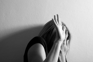 Subsídio para vítimas de violência doméstica só chegou a oito mulheres