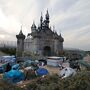 Bansky desmantela Dismaland para ajudar refugiados