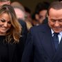 Berlusconi comprou uma mansão para a namorada