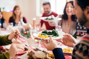 Quer comer à vontade no réveillon sem estragar a linha? Dizemos-lhe como