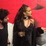 Capa do novo disco de Rihanna exposta em galeria nos EUA