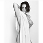 Kristen Stewart só de toalha para Mario Testino