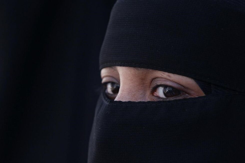 Parlamento aprova lei sobre o uso da burca em espaços públicos