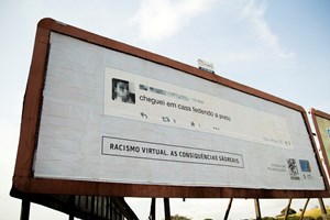 E se os seus comentários racistas lhe aparecessem à porta de casa?