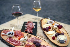 Há um novo bar de vinhos no Bairro Alto