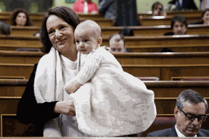 Bebé no Parlamento espanhol incendeia redes sociais