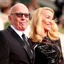 Jerry Hall pede o divórcio de Murdoch, mas está de 'coração partido'