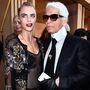 O acompanhante de Cara Delevingne no desfile de Lagerfeld