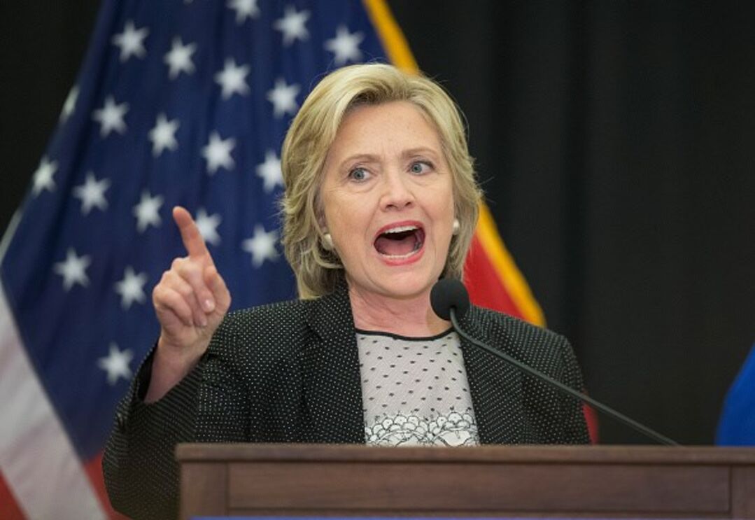 Eleições nos EUA: Clinton e Trump vencem, Bush desiste