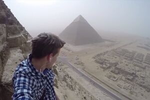 ClimbingGreatPyramidGiza(146m).mp4