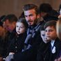 Família Beckham em peso no desfile da colecção de Victoria