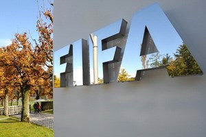 Covid-19: FIFA autoriza cinco substituições por jogo