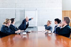 Portugal sobe 13 lugares na paridade homens-mulheres, em ano de regressão mundial