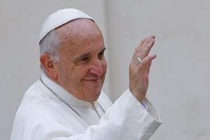 Quer comprar o solidéu do Papa? Tem até dia 24