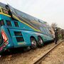 Pelo menos três mortos e 30 feridos em colisão entre comboio e autocarro