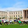 Faça yoga na Cidade Universitária