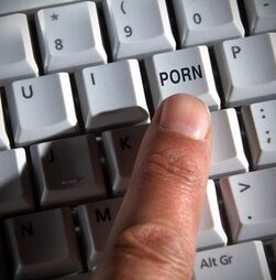 MP acusa homem por mais de 150 crimes de pornografia de menores na Internet