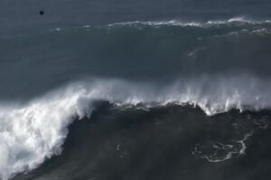 CofinaEditor_05-05-2016_12_09_55ProfessionalSurferGarrettMcNamarainjuredatMavericks.mp40.jpeg