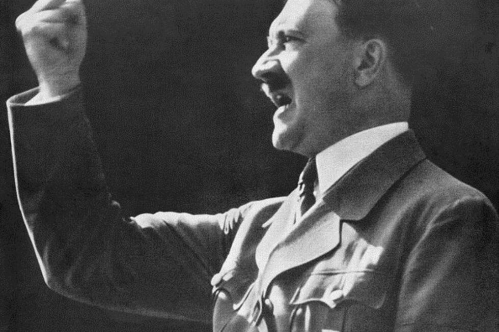 Imagem de Hitler com possível distúrbio no desenvolvimento dos órgãos sexuais