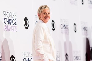 Ellen, Conan O'Brien, Lady Gaga e Sia juntos por uma causa