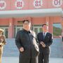 No país dos fumadores 'imbecis', Kim Jong-Un apanhado a fumar