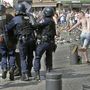 Confrontos violentos entre (cada vez mais) adeptos espalham-se por França