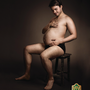 Sessão fotográfica mostra homens grávidos.... de cerveja