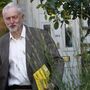 Trabalhistas dão 'amarelo' a Corbyn mas o líder não se demite