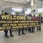 Polícia brasileira recebe turistas no aeroporto: 'Bem-vindos ao inferno'