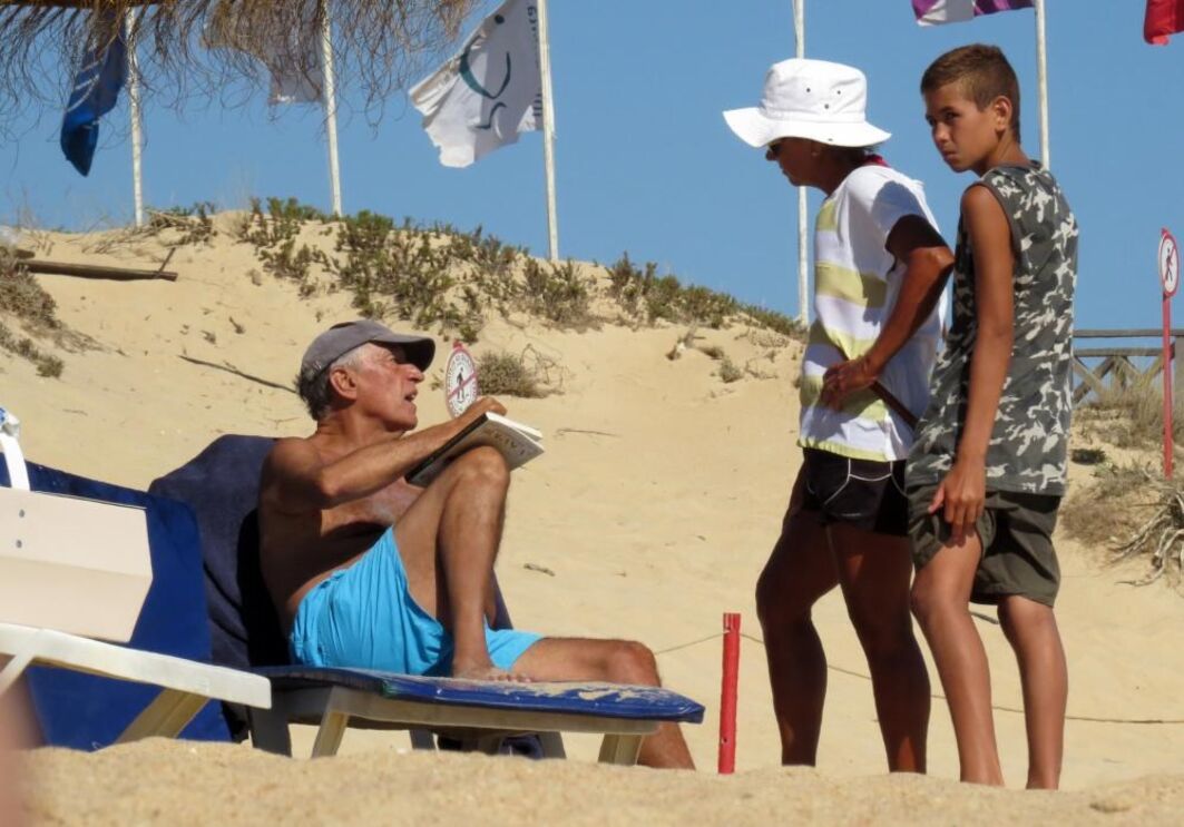 Do Algarve ao Tibete. A política vai a banhos