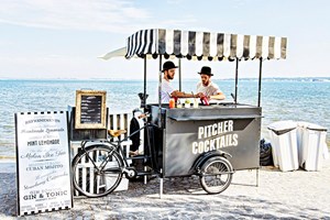 A nova moda de beber cocktails em frascos