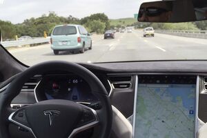 Tesla S_piloto automático