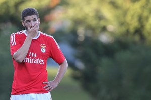 Taarabt retido num hotel com a seleção de Marrocos após tentativa de golpe de estado em Conacri