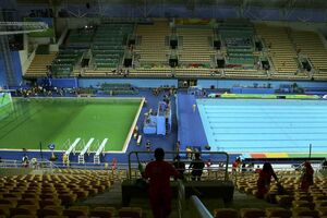 piscina verde