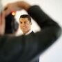 Cristiano Ronaldo aos beijos com jovem modelo