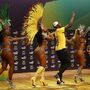 Bolt não resiste e revela talento para o samba (vídeo)
