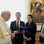 Mark Zuckerberg oferece drone a Papa Francisco