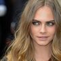 Cara Delevingne seminua em campanha contra o cancro 
