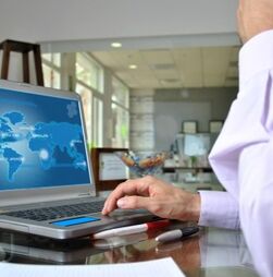 Pais helicóptero chegam às entrevistas de emprego