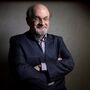 Irão: imprensa conservadora aplaude atacante de Salman Rushdie