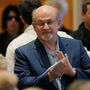 Salman Rushdie apresenta melhorias. Suspeito do ataque declara-se inocente