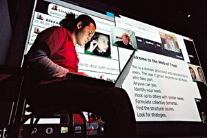 Web of Trust: Não desligue o telemóvel para ver esta peça