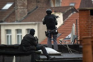 Paris. 13 oportunidades para desmascarar os jihadistas perdidas