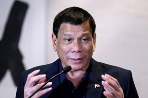 Duterte anuncia fim de relação com EUA e 'namora' China