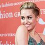 Miley Cyrus: 'A minha primeira relação foi com uma rapariga'