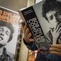 Aceitar o Nobel depende de Dylan, recorda a Academia